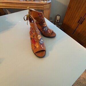 Ladies Maxi A Emb heels